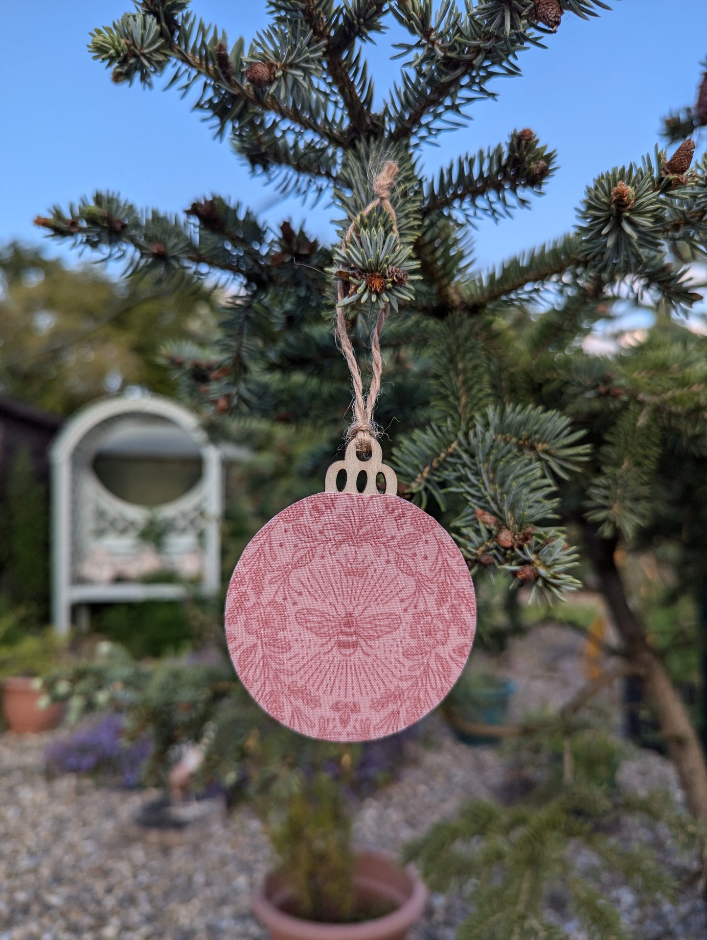 Bumble bee Handcrafted Floral Wooden Ornament✨
