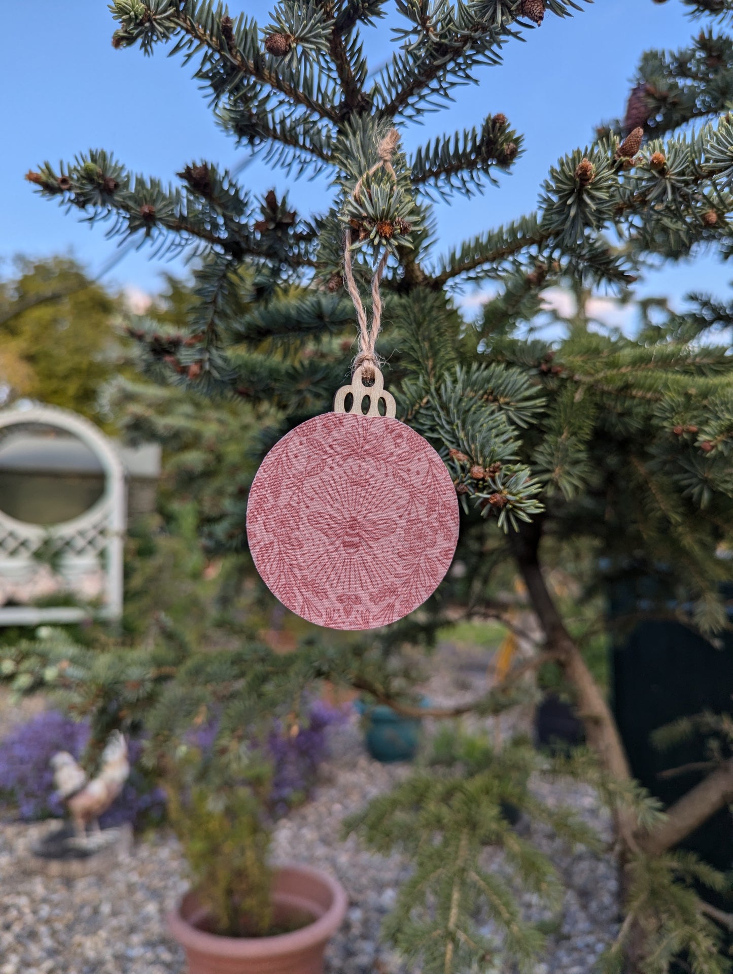 Bumble bee Handcrafted Floral Wooden Ornament✨